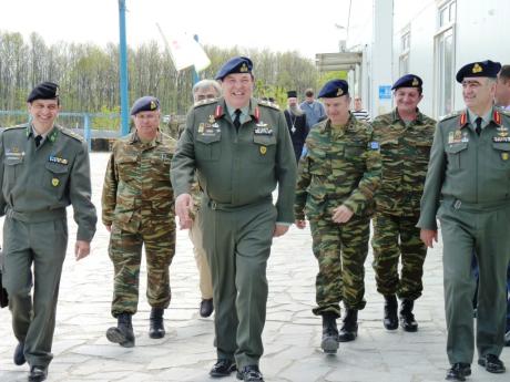 Ξηλώθηκε η ηγεσία των τριών όπλων του στρατού